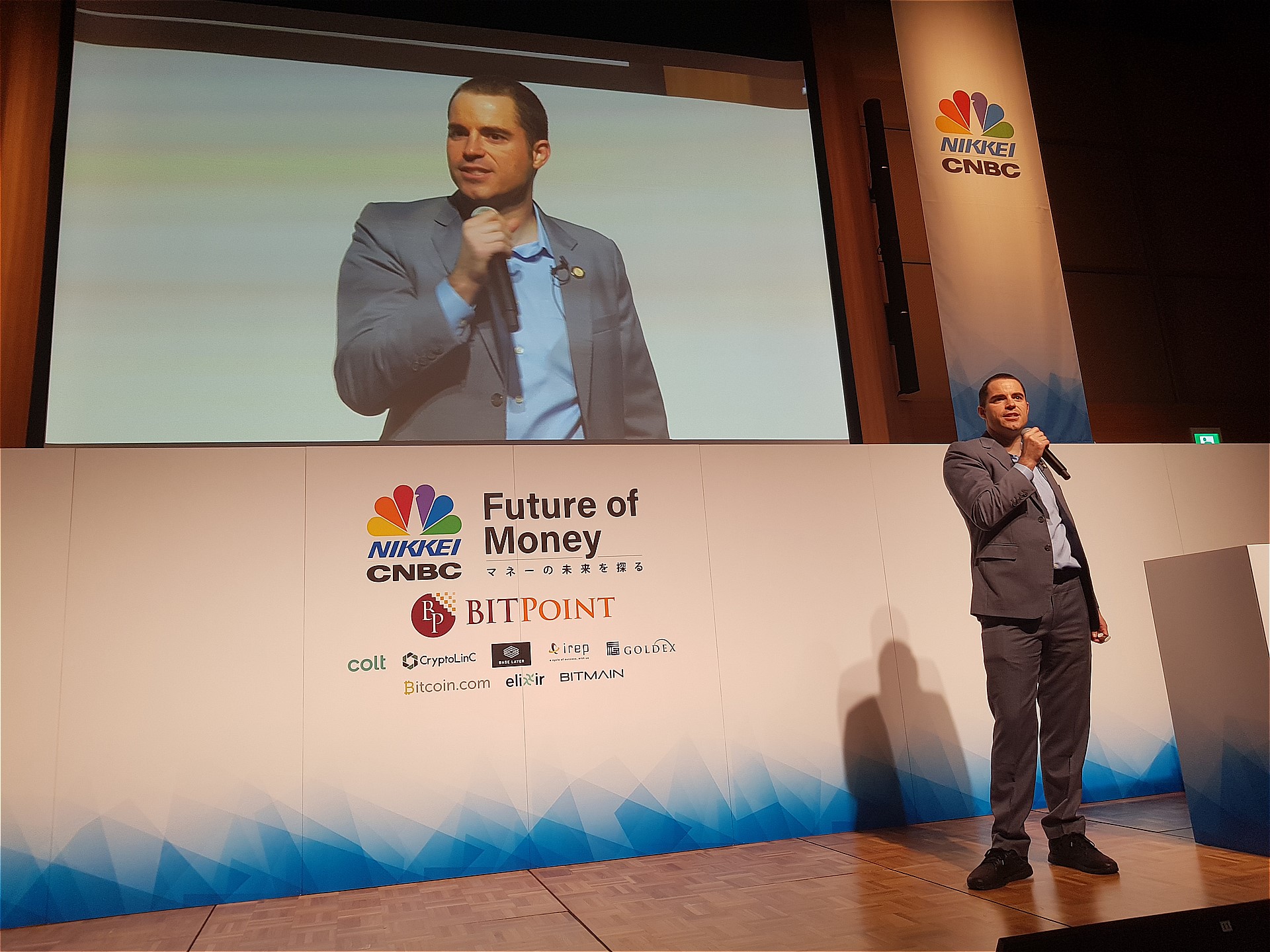 ロジャー・バー氏、スペシャルトークでBitcoin Cashへの思いや仮想通貨の展望を語る  〜ハードフォークの話題は一切なかったが互いに競争原理が働く？ 「Future of Money～マネーの未来を探る～」レポート第1弾 - 仮想通貨  Watch